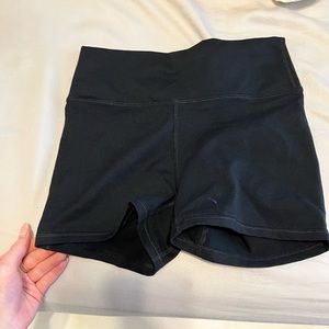 Fabletics 4 in shorts